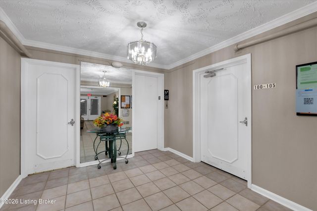 4825 Sherburn Ln 200-B, Louisville, KY 40207