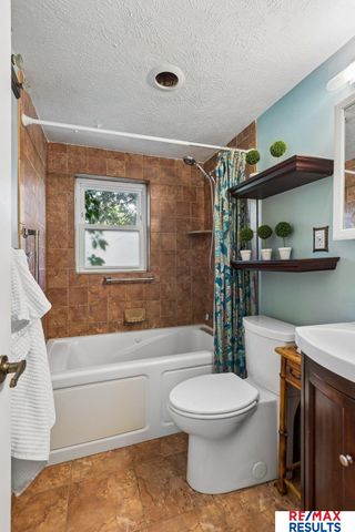 5902 Whitmore Street, Omaha, NE 68152