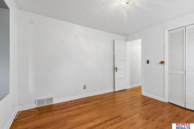 5902 Whitmore Street, Omaha, NE 68152