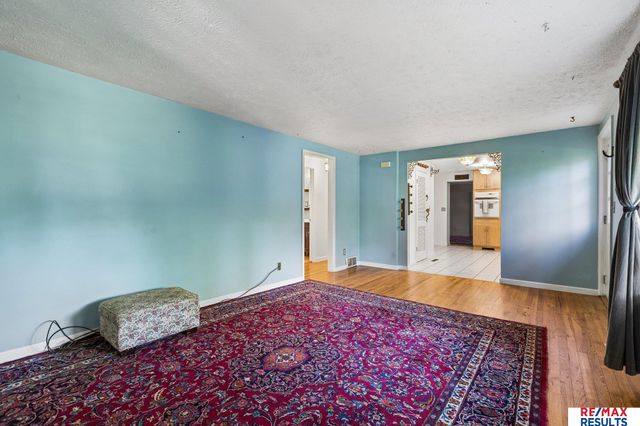 5902 Whitmore Street, Omaha, NE 68152