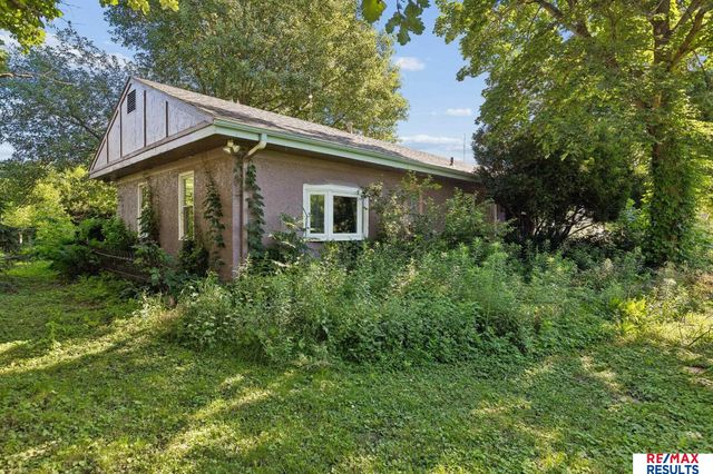 5902 Whitmore Street, Omaha, NE 68152