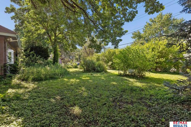 5902 Whitmore Street, Omaha, NE 68152