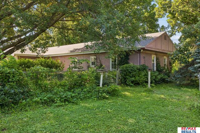 5902 Whitmore Street, Omaha, NE 68152