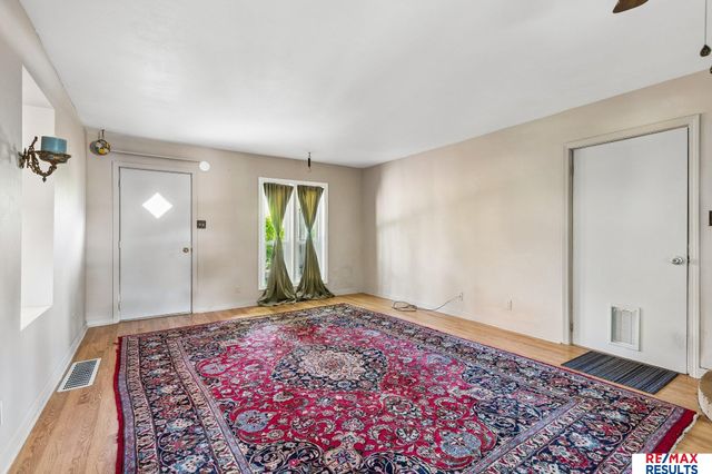 5902 Whitmore Street, Omaha, NE 68152