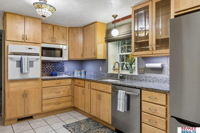 5902 Whitmore Street, Omaha, NE 68152
