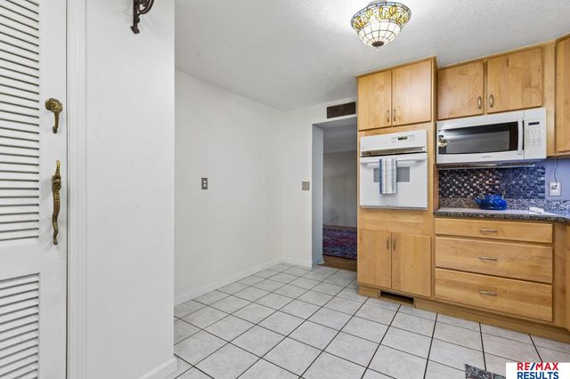 5902 Whitmore Street, Omaha, NE 68152