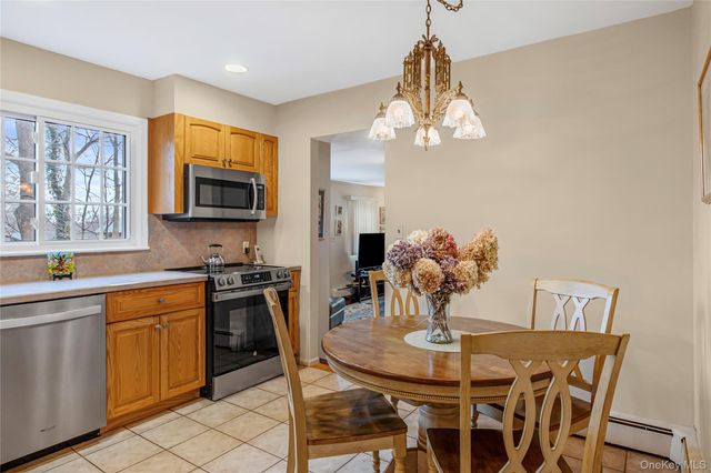 35 High Hills Lane, Huntington Station, NY 11746