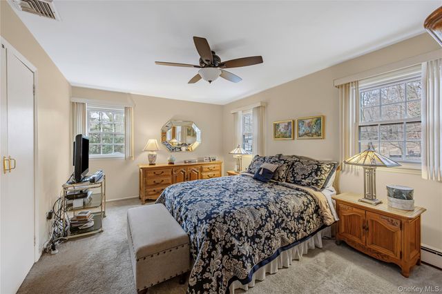 35 High Hills Lane, Huntington Station, NY 11746