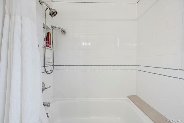 35 High Hills Lane, Huntington Station, NY 11746