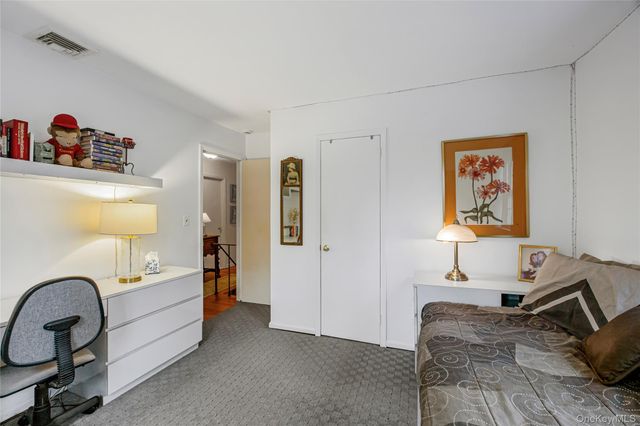 35 High Hills Lane, Huntington Station, NY 11746