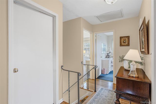 35 High Hills Lane, Huntington Station, NY 11746