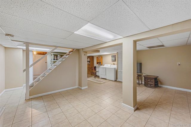 35 High Hills Lane, Huntington Station, NY 11746