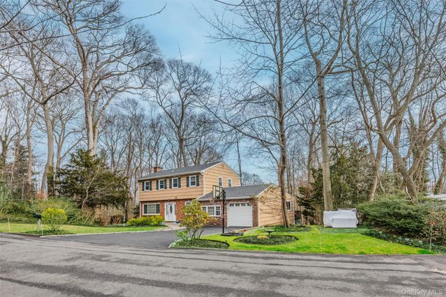 35 High Hills Lane, Huntington Station, NY 11746