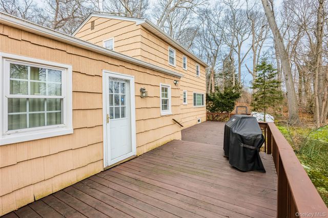 35 High Hills Lane, Huntington Station, NY 11746