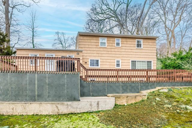 35 High Hills Lane, Huntington Station, NY 11746