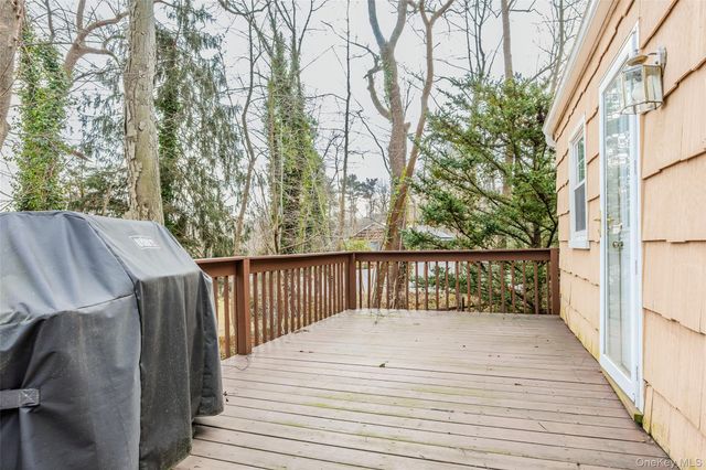 35 High Hills Lane, Huntington Station, NY 11746