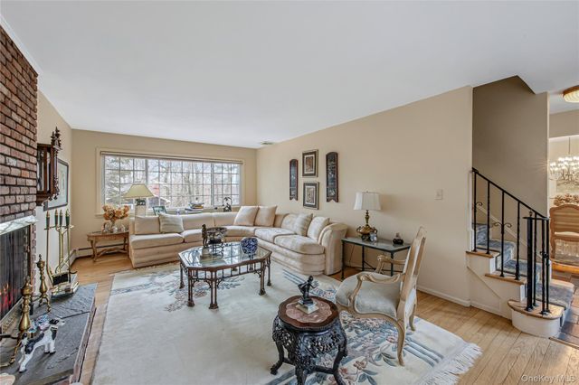 35 High Hills Lane, Huntington Station, NY 11746