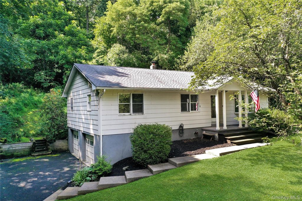 18 Stage Road, Pine Island, NY 10969