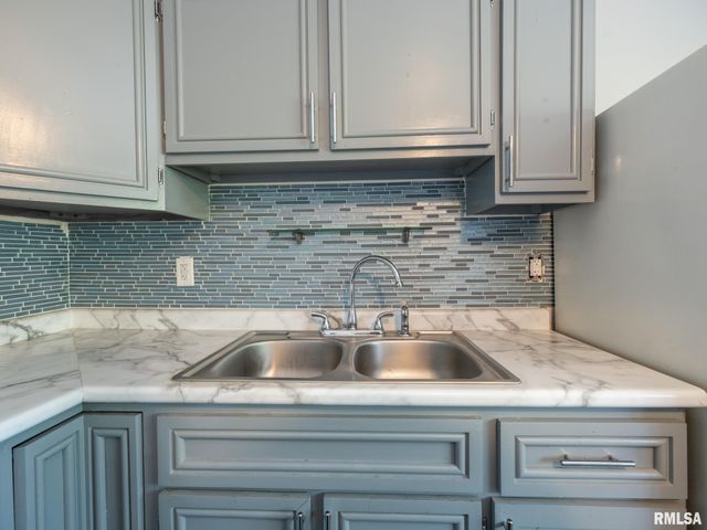 3925 W CREIGHTON Terrace, Peoria, IL 61615