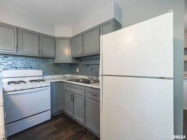 3925 W CREIGHTON Terrace, Peoria, IL 61615