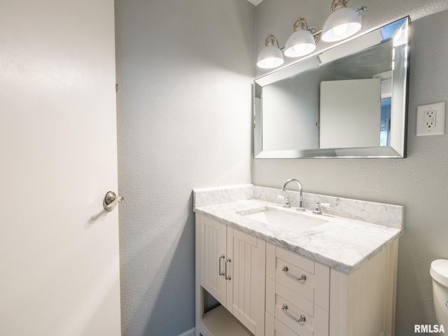 3925 W CREIGHTON Terrace, Peoria, IL 61615