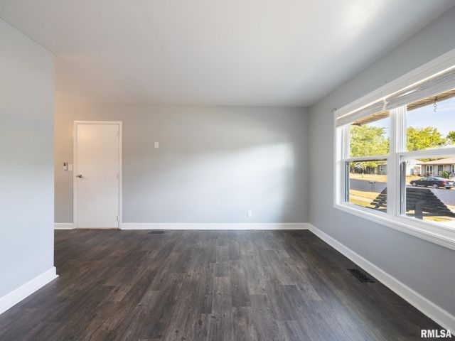 3925 W CREIGHTON Terrace, Peoria, IL 61615