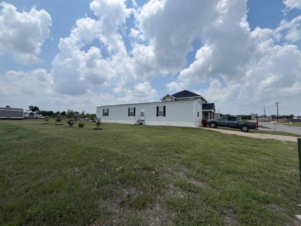 344 Margarita DR, Dale, TX 78616