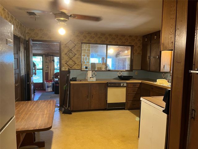 7687 Fm 17, Grand Saline, TX 75140