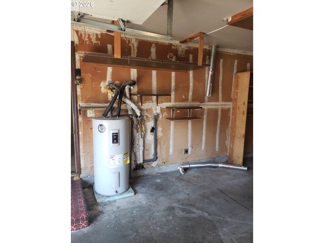 4720 MERLIN St, Longview, WA 98632