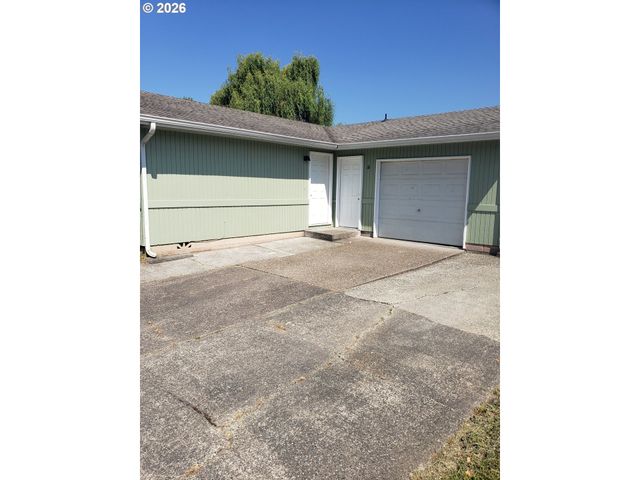 4720 MERLIN St, Longview, WA 98632