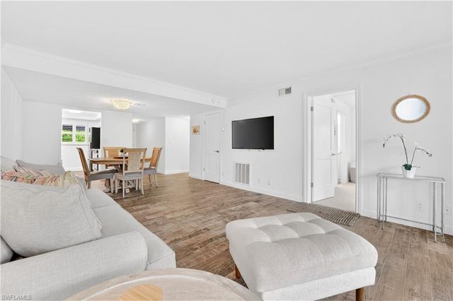 3930 Belair LN # 108, Naples, FL 34103