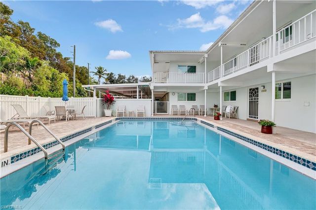 3930 Belair LN # 108, Naples, FL 34103