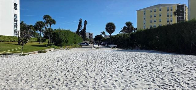 3930 Belair LN # 108, Naples, FL 34103