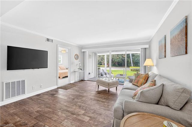 3930 Belair LN # 108, Naples, FL 34103