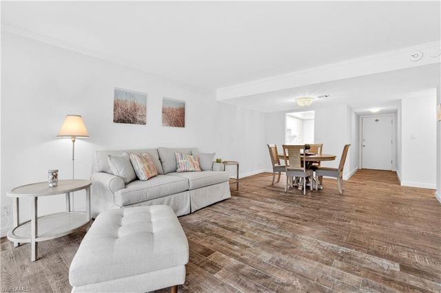 3930 Belair LN # 108, Naples, FL 34103