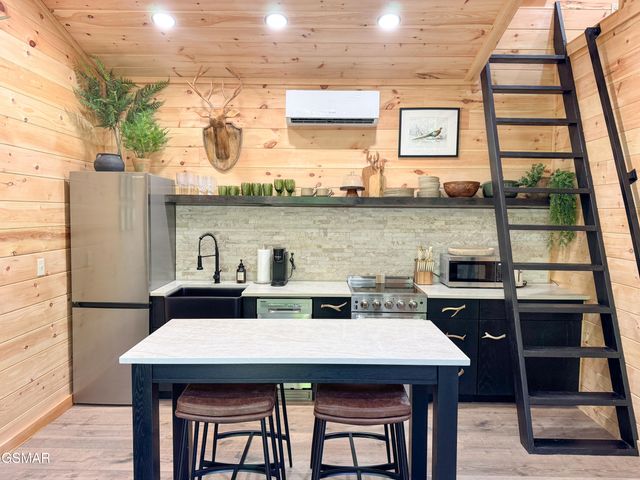 2338 Willow Lane, Sevierville, TN 37862