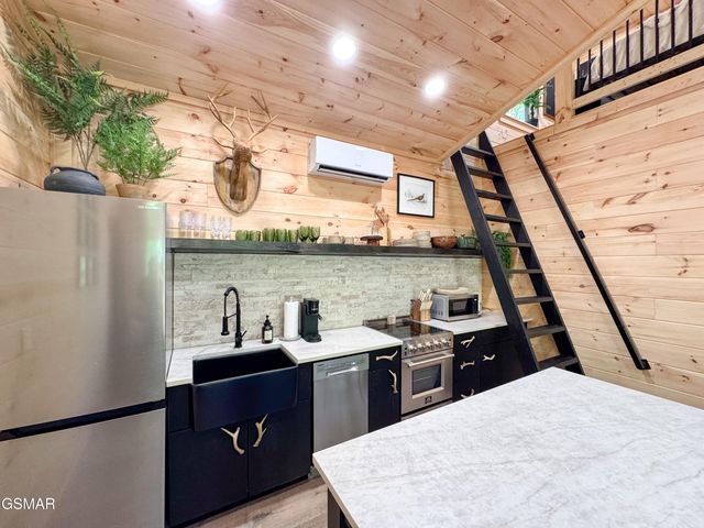 2338 Willow Lane, Sevierville, TN 37862