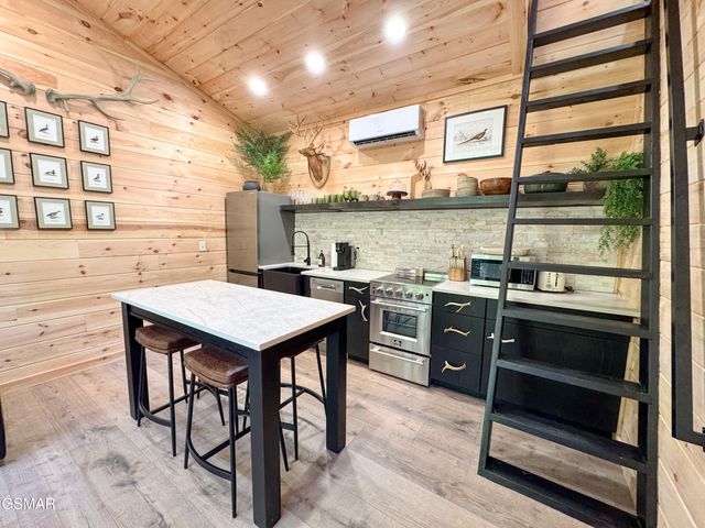 2338 Willow Lane, Sevierville, TN 37862