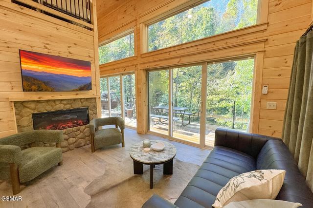 2338 Willow Lane, Sevierville, TN 37862