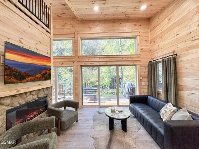 2338 Willow Lane, Sevierville, TN 37862