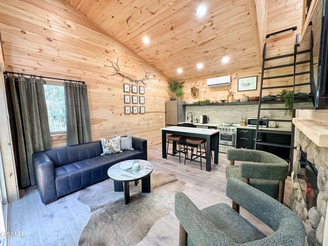 2338 Willow Lane, Sevierville, TN 37862