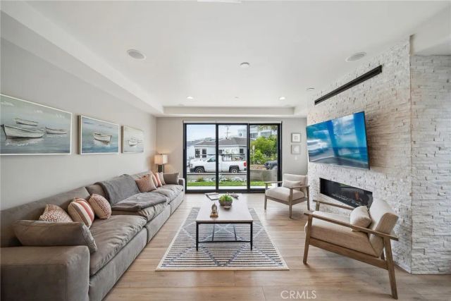 506 Clubhouse Avenue, Newport Beach, CA 92663