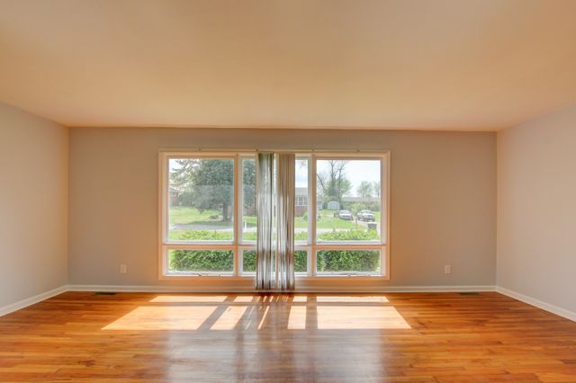 1718 Clarence Dr, Hopkinsville, KY 42240