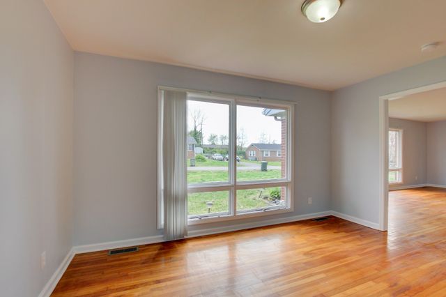 1718 Clarence Dr, Hopkinsville, KY 42240