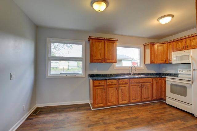 1718 Clarence Dr, Hopkinsville, KY 42240