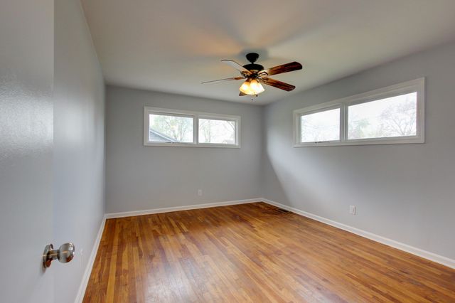 1718 Clarence Dr, Hopkinsville, KY 42240