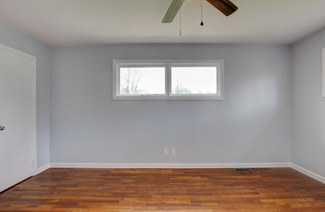 1718 Clarence Dr, Hopkinsville, KY 42240