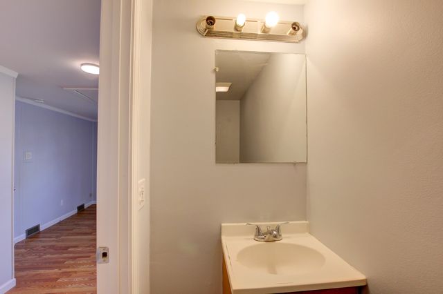 1718 Clarence Dr, Hopkinsville, KY 42240