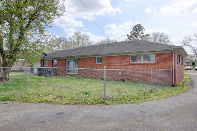 1718 Clarence Dr, Hopkinsville, KY 42240