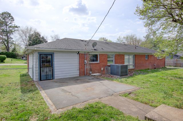 1718 Clarence Dr, Hopkinsville, KY 42240